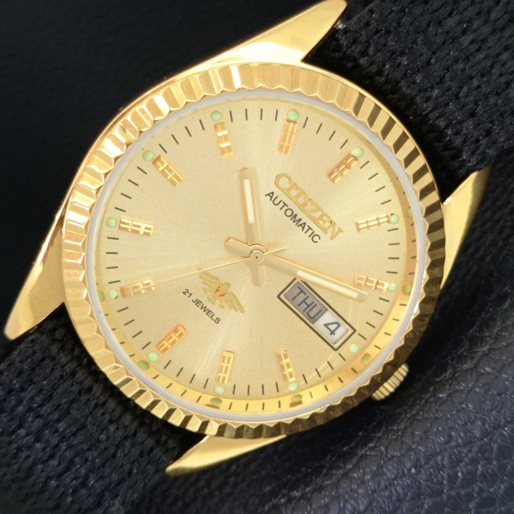 Vintage 1984 Citizen Automatic Mens Gold Watch WDaydate  Gold Accents